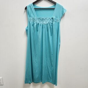 Vtg Vanity Fair Feminine Flowy Flirty Womens Nightgown Size  L Embroidered